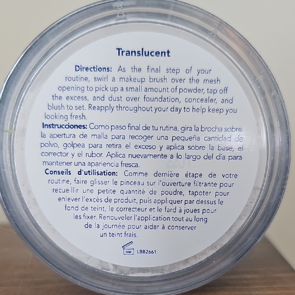 SeneGence Translucent Loose Powder - Gold and Clear - Picture 2 of 3